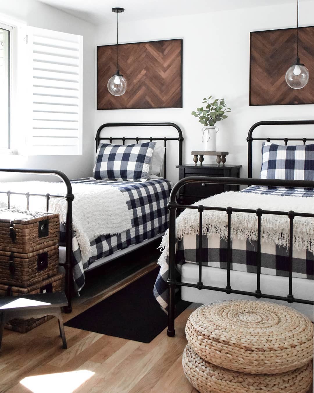 wrought iron bed bedroom