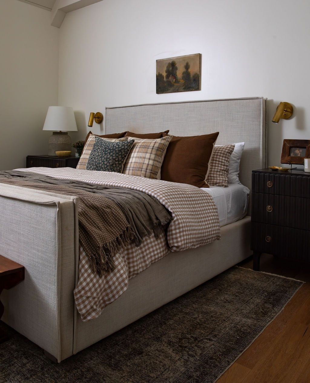 21 Vintage Rug Bedroom Ideas For A Cozy, Character-Filled Retreat (With 21 Inspiring Images) 15 vintage rug bedroom