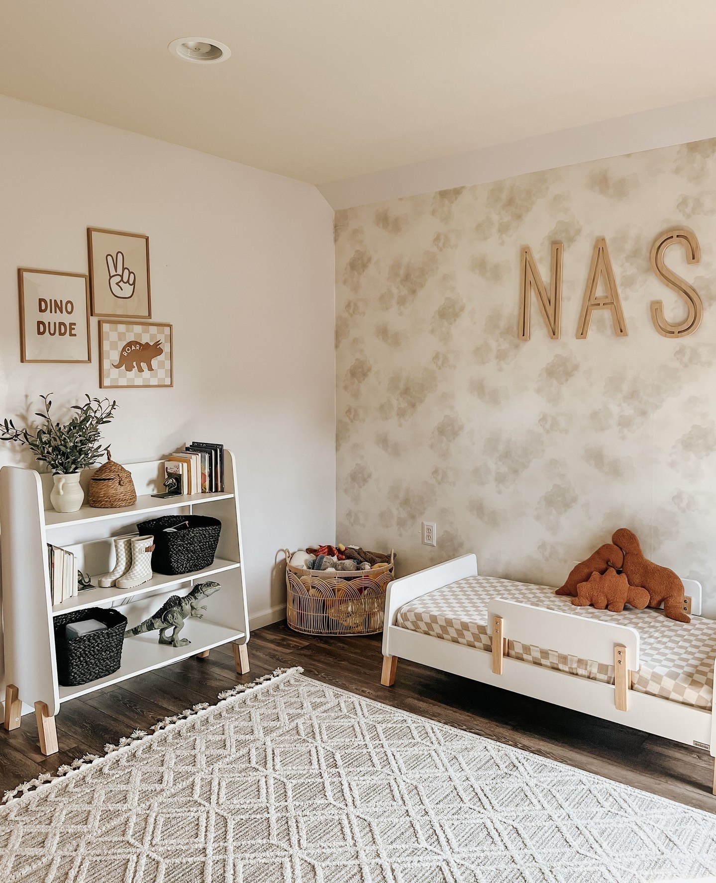 29 Adorable Toddler Bedroom Decor Ideas: Cute & Clever Styling Tips With 29 Inspiring Images 23 toddler bedroom decor