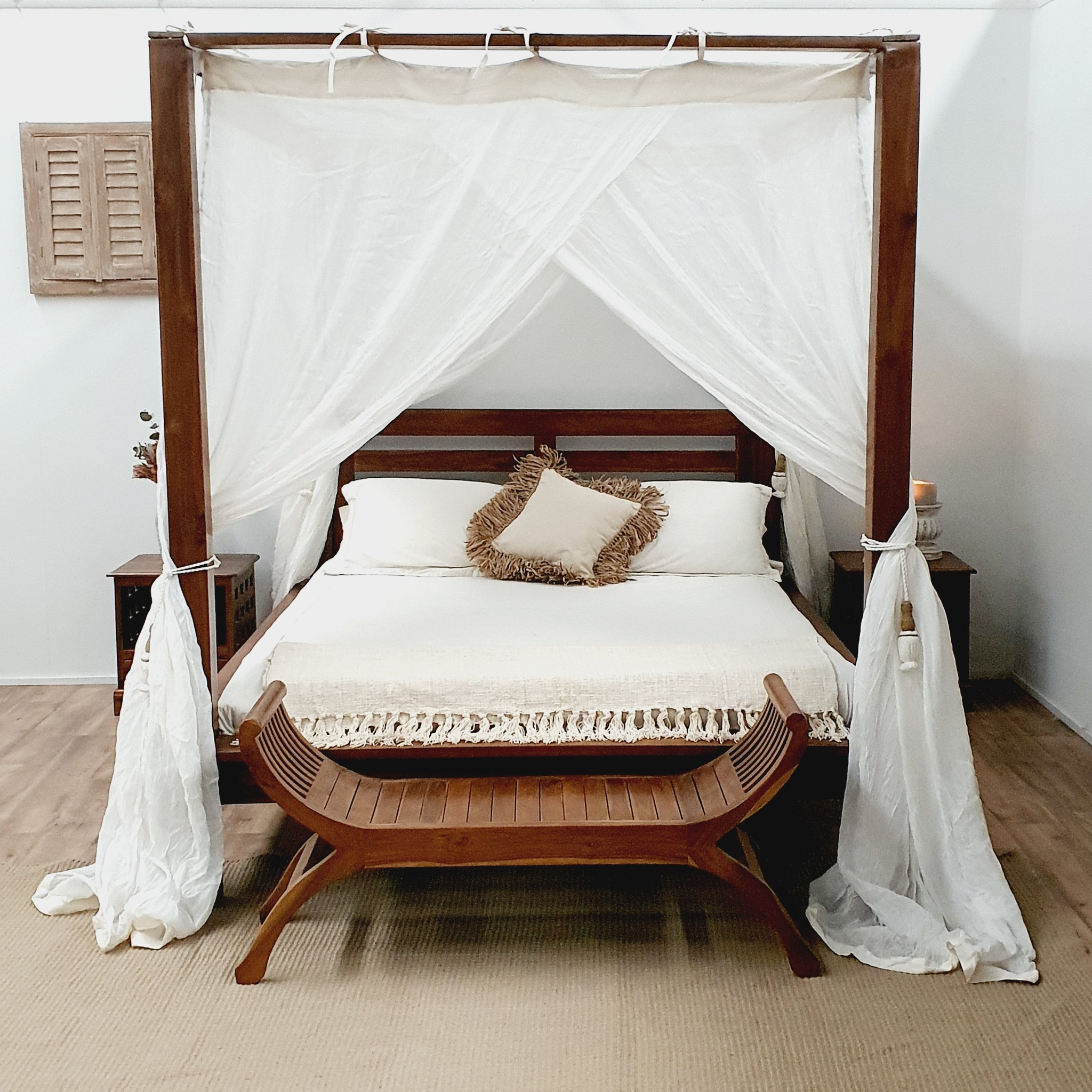 four poster bed bedroom