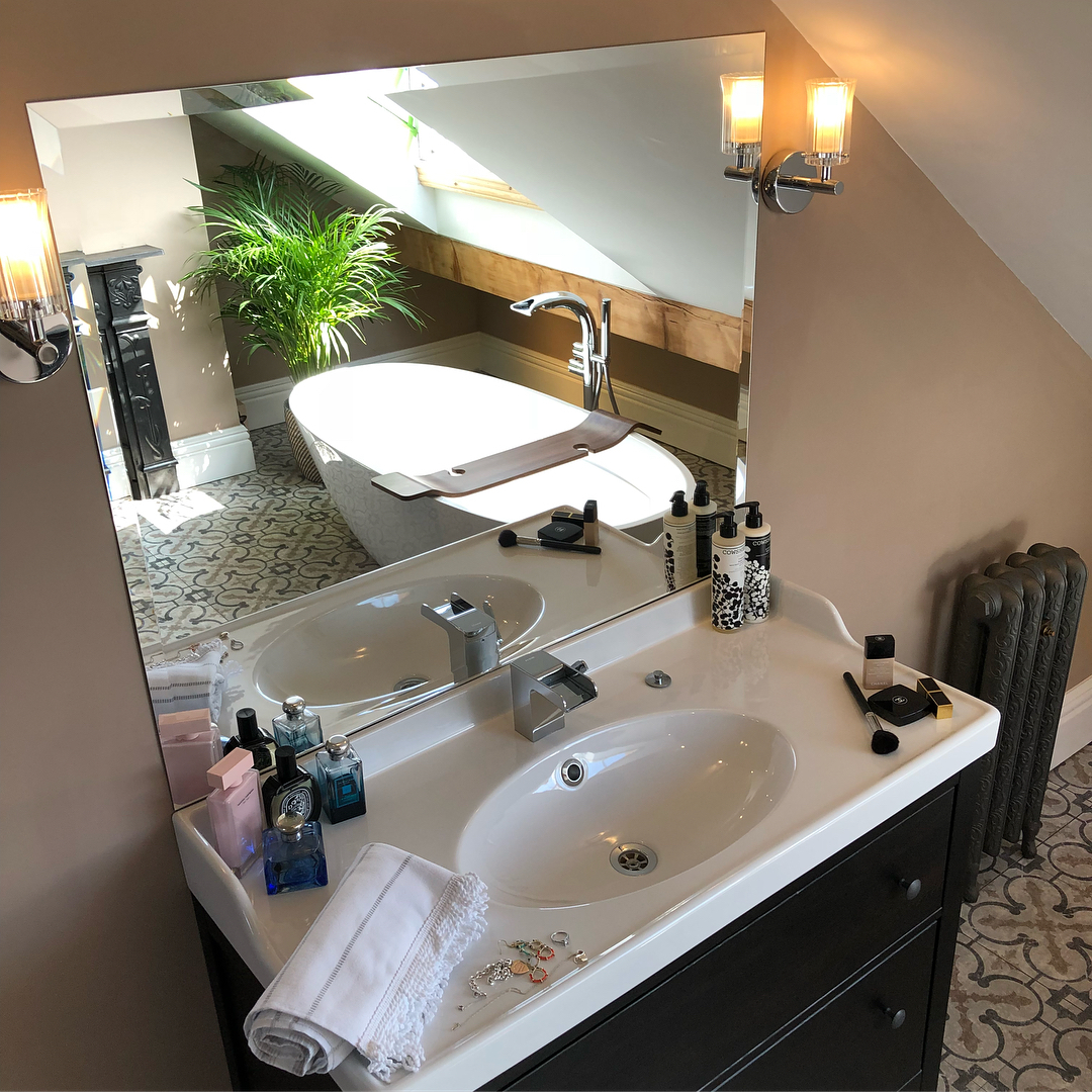 26 Stunning Open Plan Bedroom Bathroom Ideas For A Luxe, Seamless Space 10 open plan bedroom bathroom