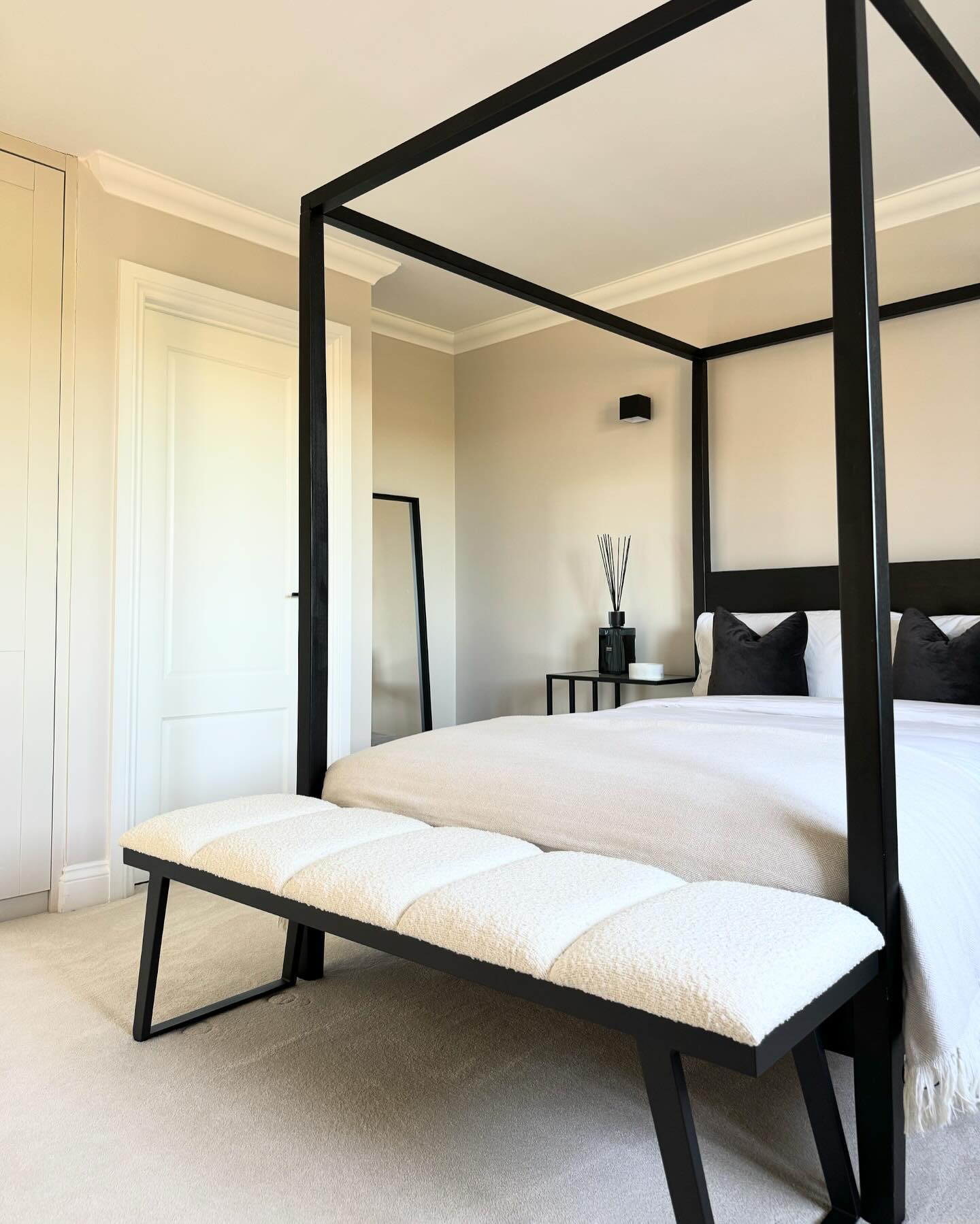 four poster bed bedroom
