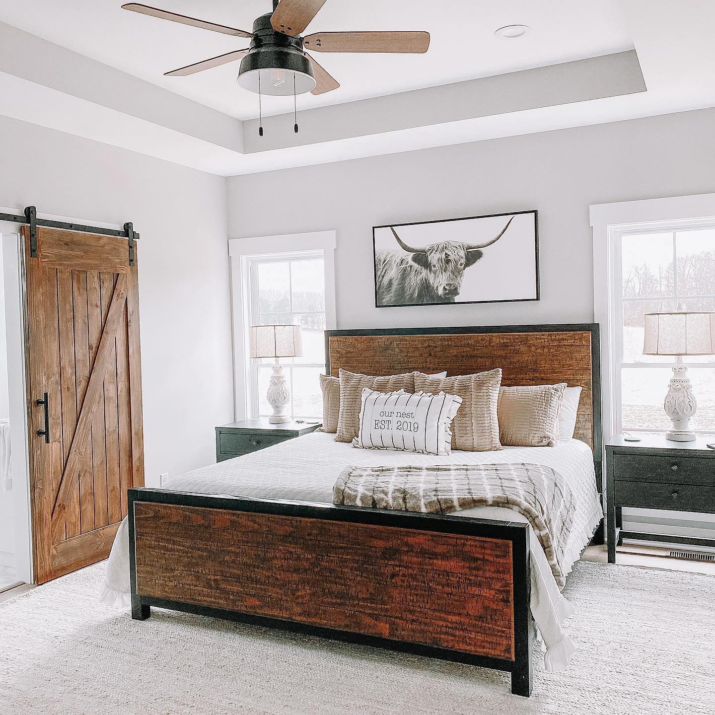 28 Cozy Jute Rug Bedroom Ideas To Copy Now (Stunning Inspiration + Styling Tips) 20 jute rug bedroom