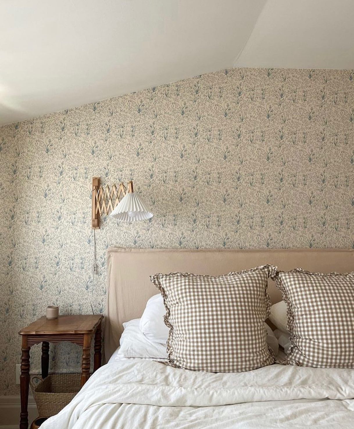 feminine bedroom decor