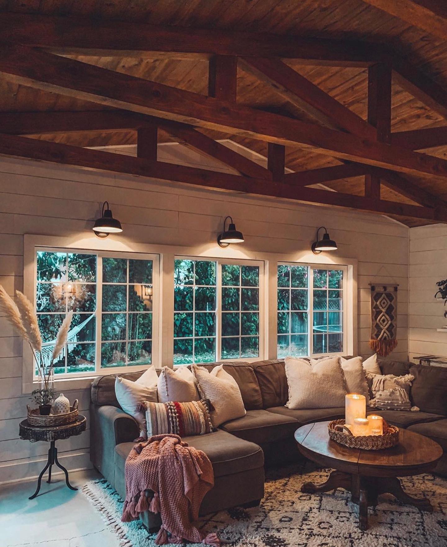 28 Farmhouse Living Room Ideas With Pictures For A Cozy, Charming Home 3 farmhouse living room