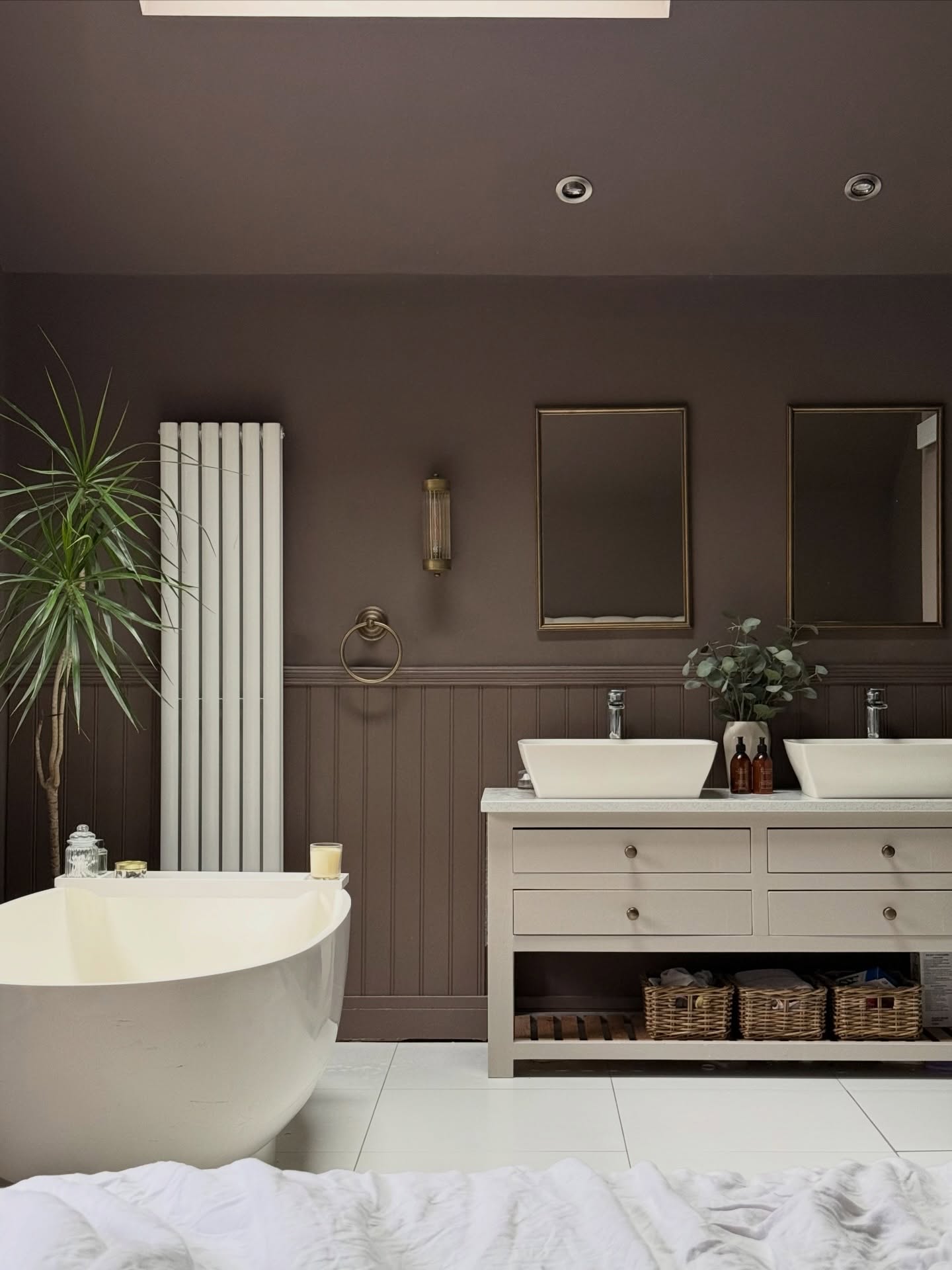 17 Dreamy Bedroom With Bathtub Ideas You’ll Want To Copy Right Now 12 bedroom with bathtub