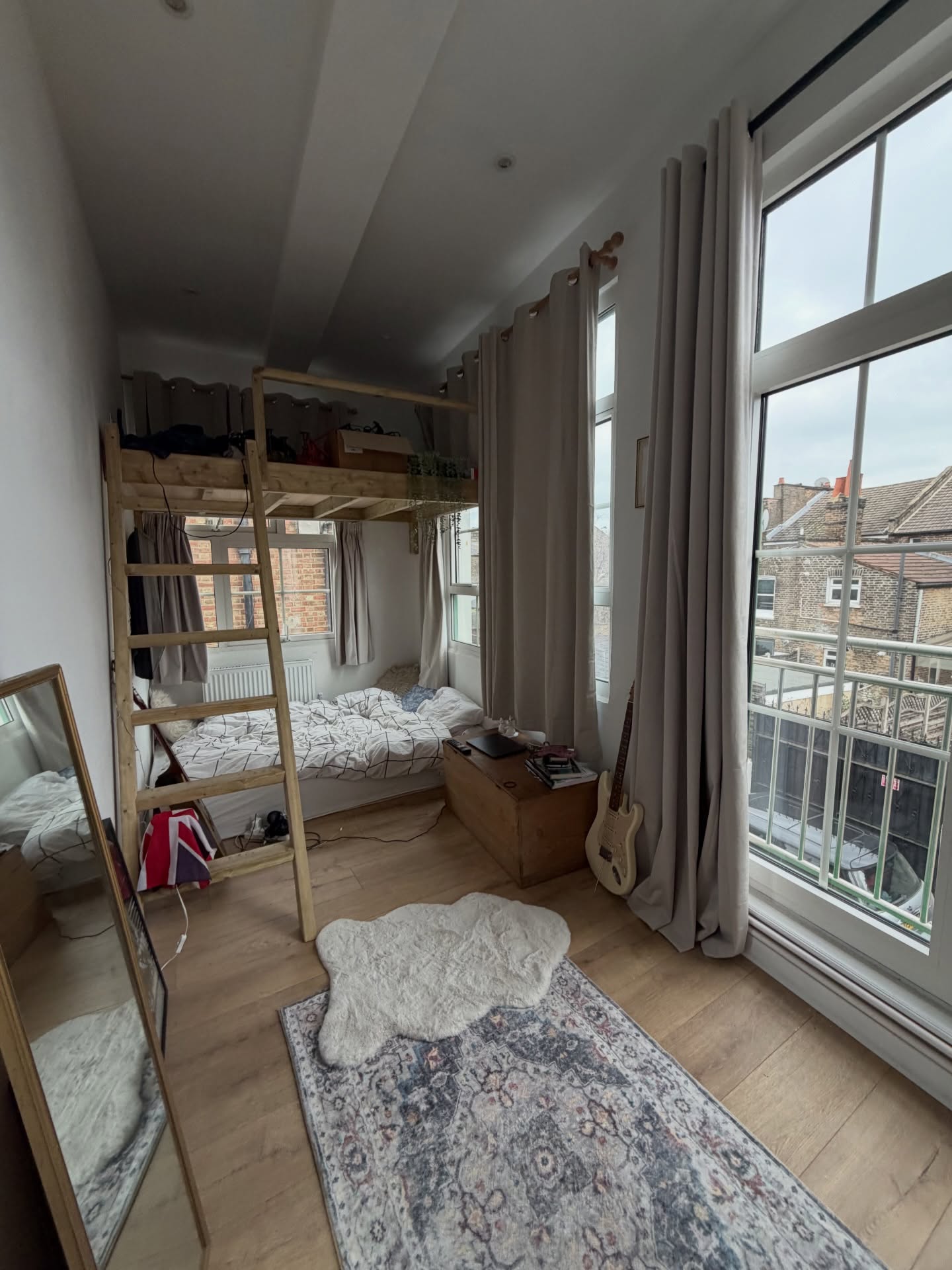 26 Stunning Open Plan Bedroom Bathroom Ideas For A Luxe, Seamless Space 18 open plan bedroom bathroom