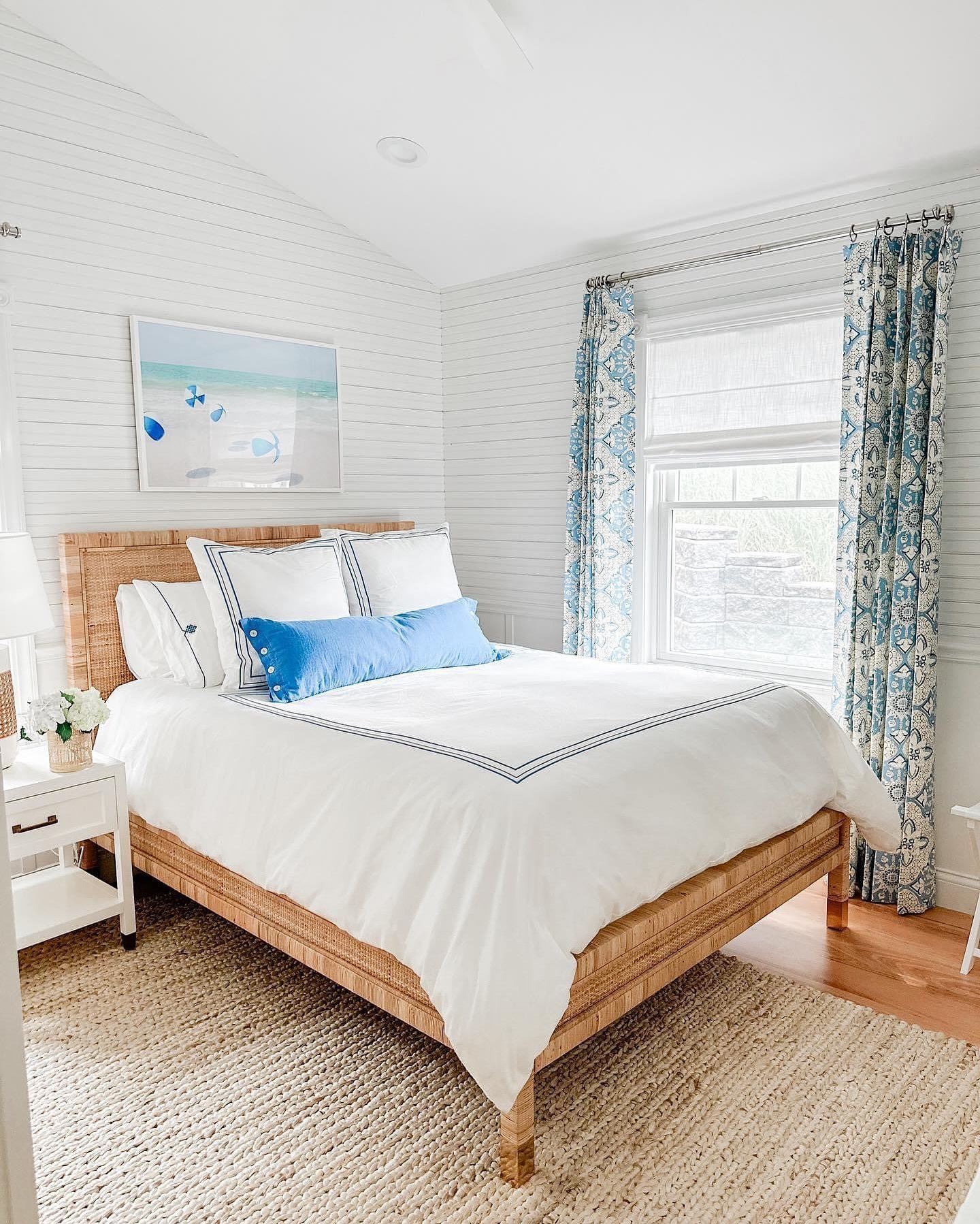 28 Cozy Jute Rug Bedroom Ideas To Copy Now (Stunning Inspiration + Styling Tips) 17 jute rug bedroom