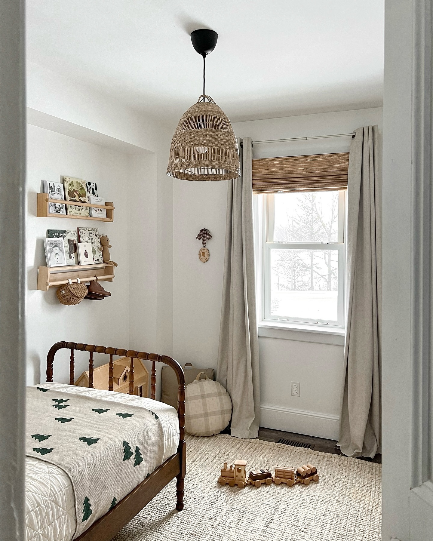 29 Adorable Toddler Bedroom Decor Ideas: Cute & Clever Styling Tips With 29 Inspiring Images 20 toddler bedroom decor