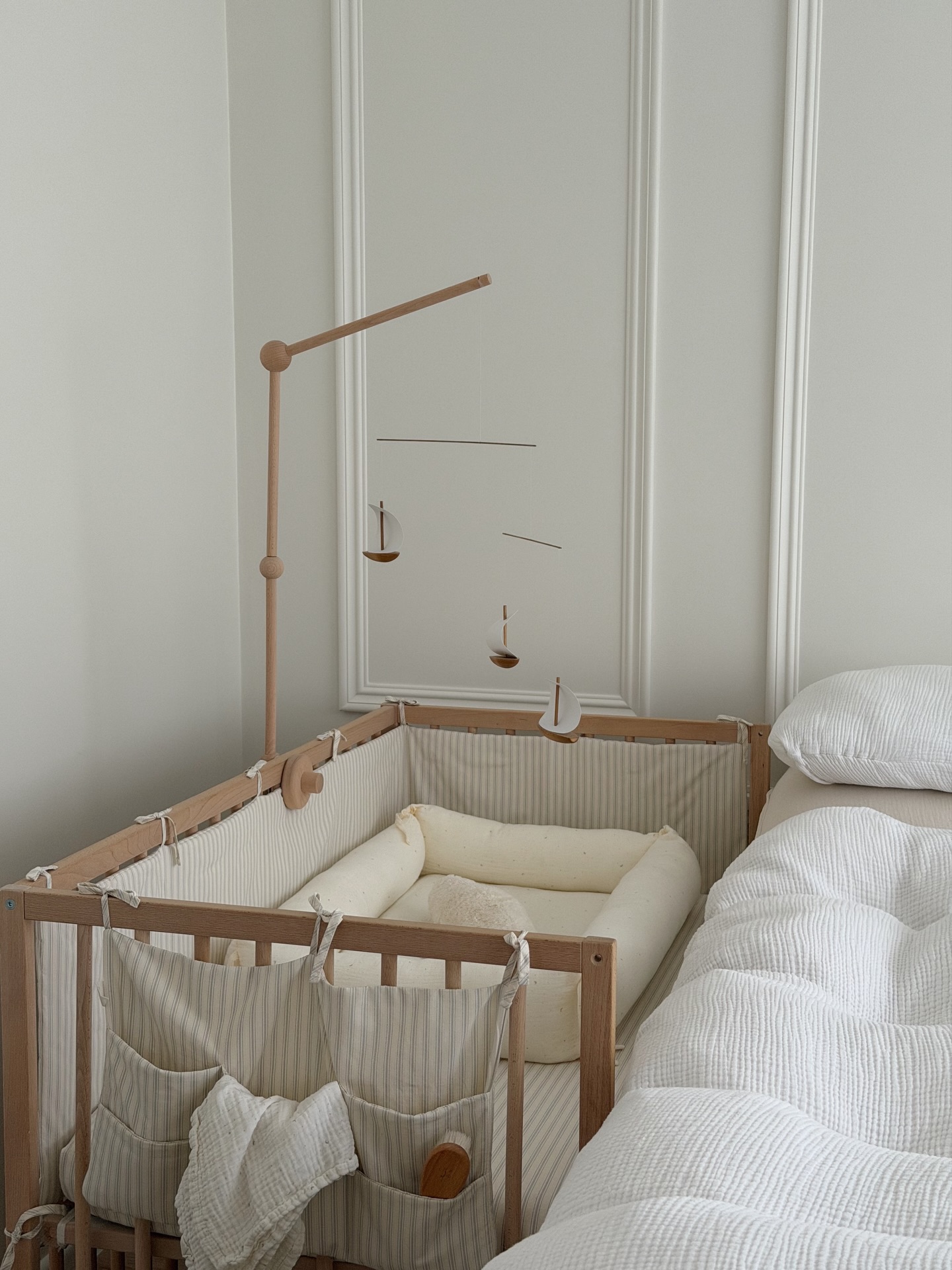 19 Bedroom With Crib Ideas: Cozy, Space-Saving Designs With 19 Gorgeous Images 2 bedroom with crib