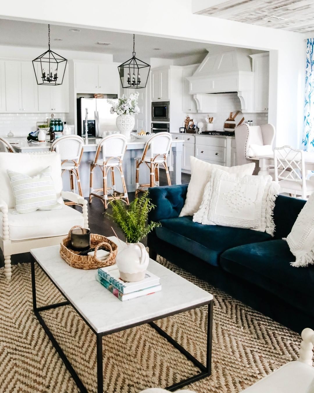 27 Navy Blue Living Room Ideas: Stunning Decor & Styling Tips With 27 Inspiring Images 9 navy blue living room