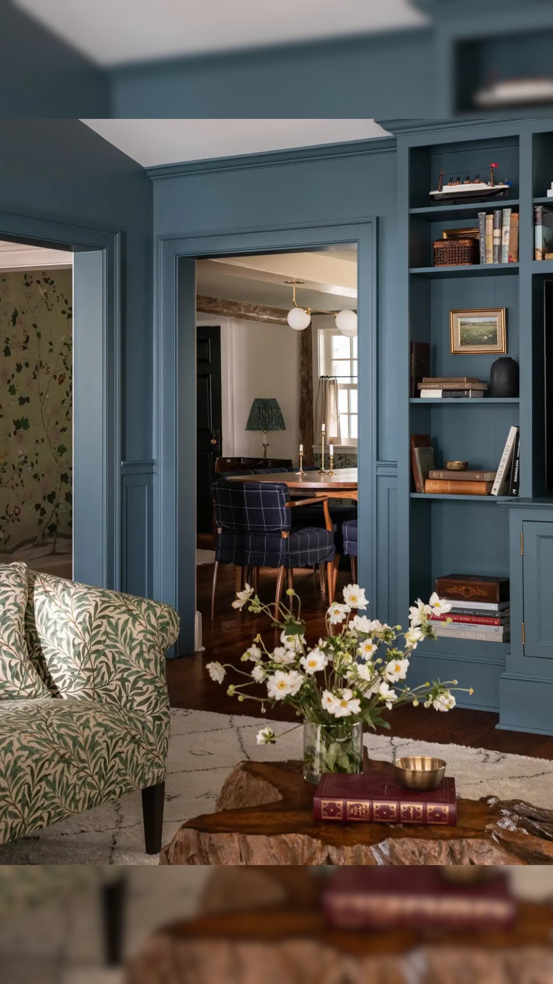 27 Navy Blue Living Room Ideas: Stunning Decor & Styling Tips With 27 Inspiring Images 12 navy blue living room