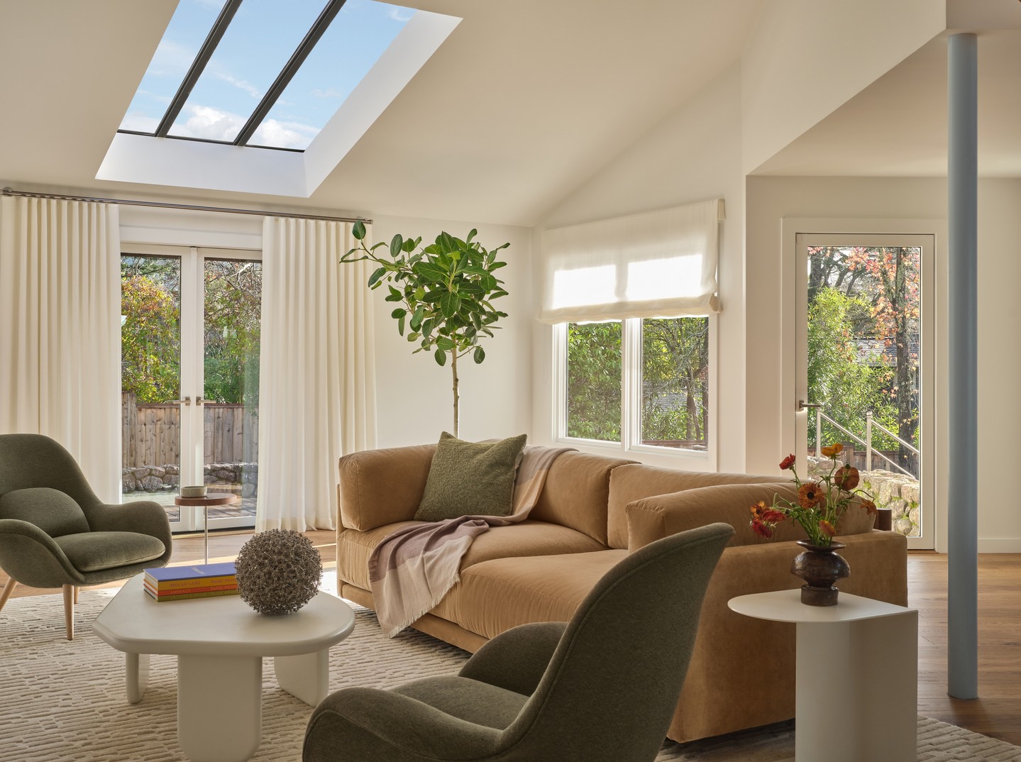 29 Gorgeous Fiddle Leaf Fig Living Room Ideas To Copy Now 17 fiddle leaf fig living room