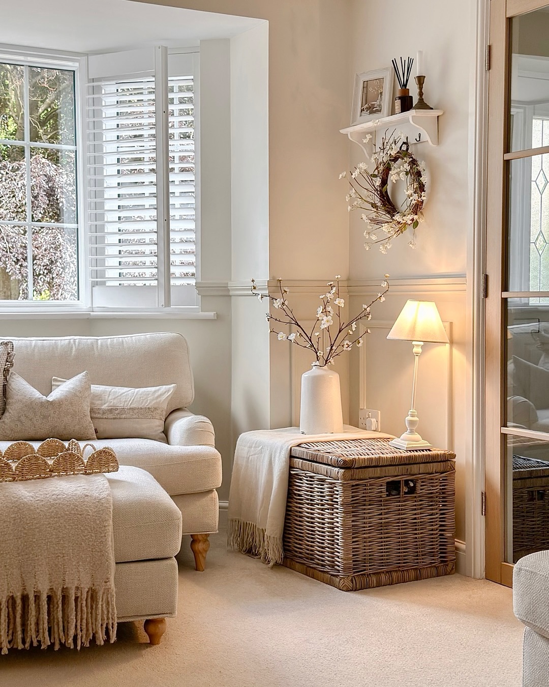 neutral living room decor