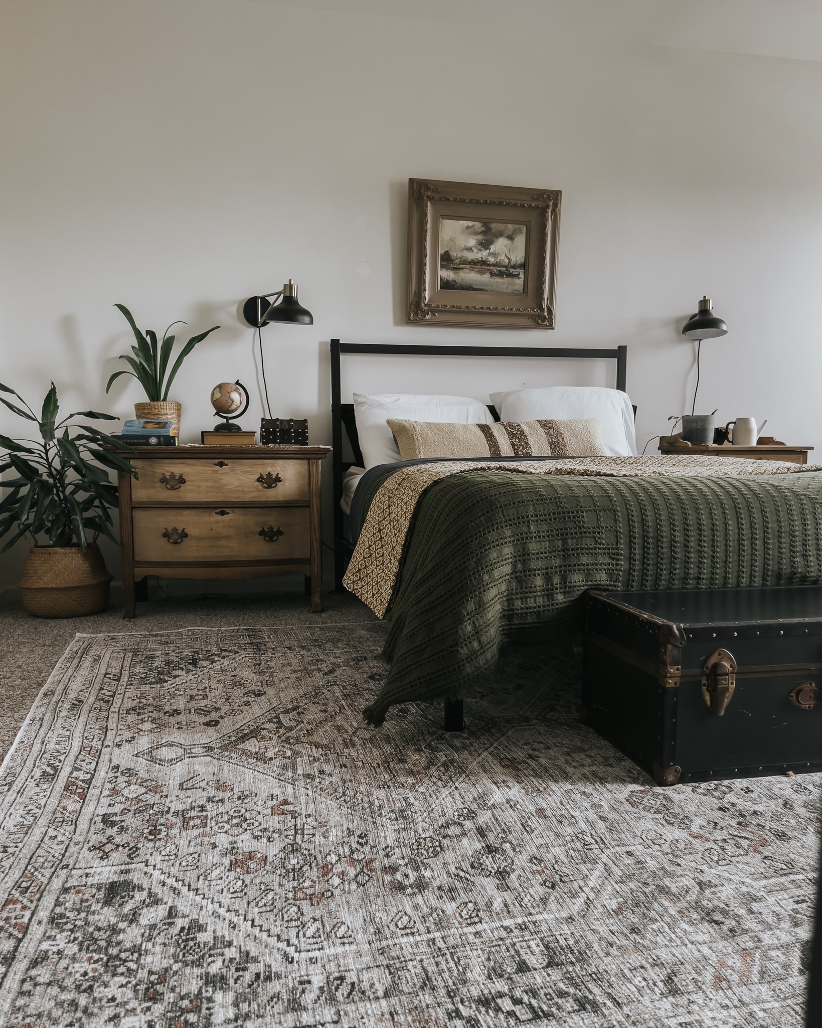 21 Vintage Rug Bedroom Ideas For A Cozy, Character-Filled Retreat (With 21 Inspiring Images) 5 vintage rug bedroom