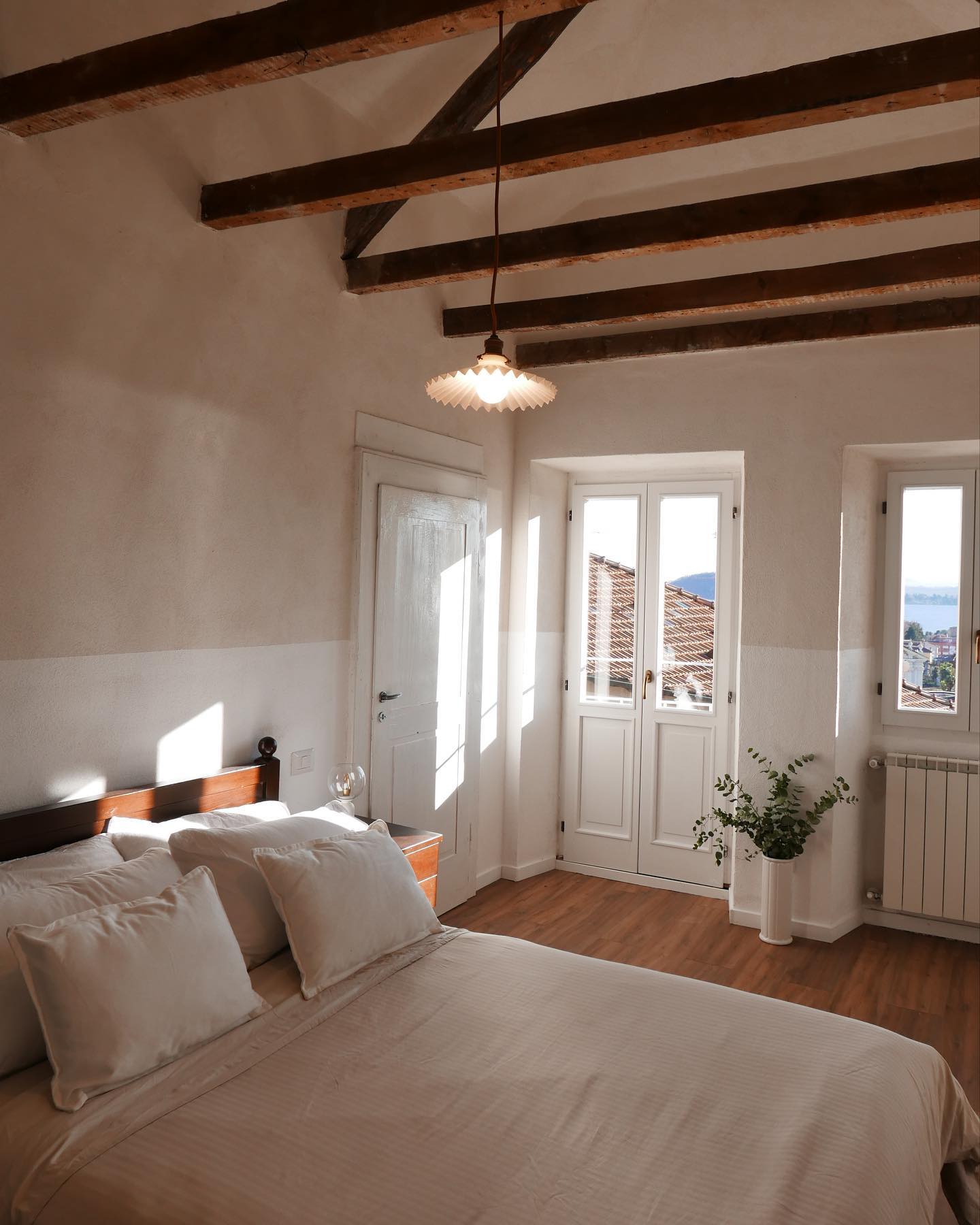 cathedral ceiling bedroom