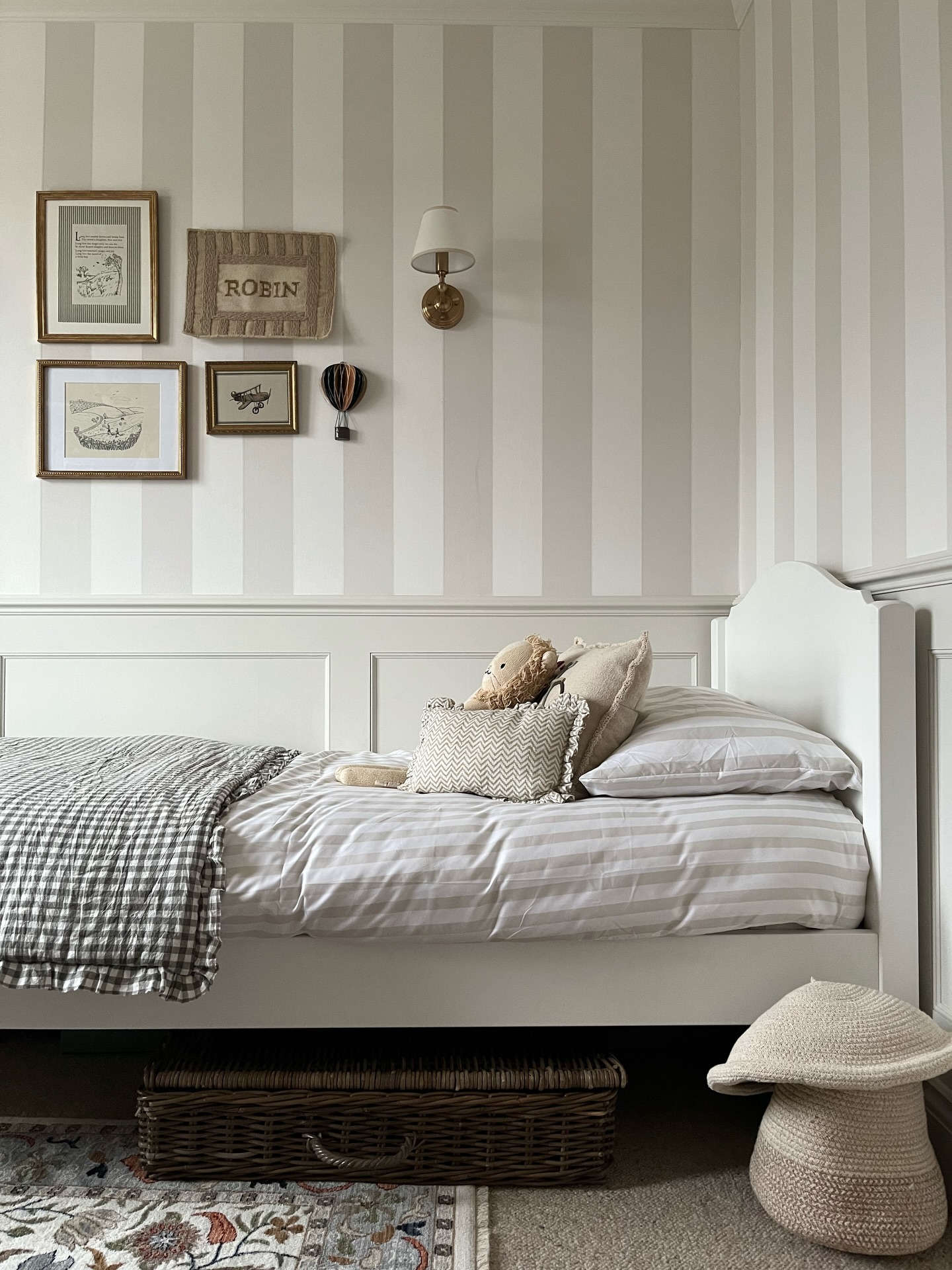 19 Bedroom With Crib Ideas: Cozy, Space-Saving Designs With 19 Gorgeous Images 10 bedroom with crib