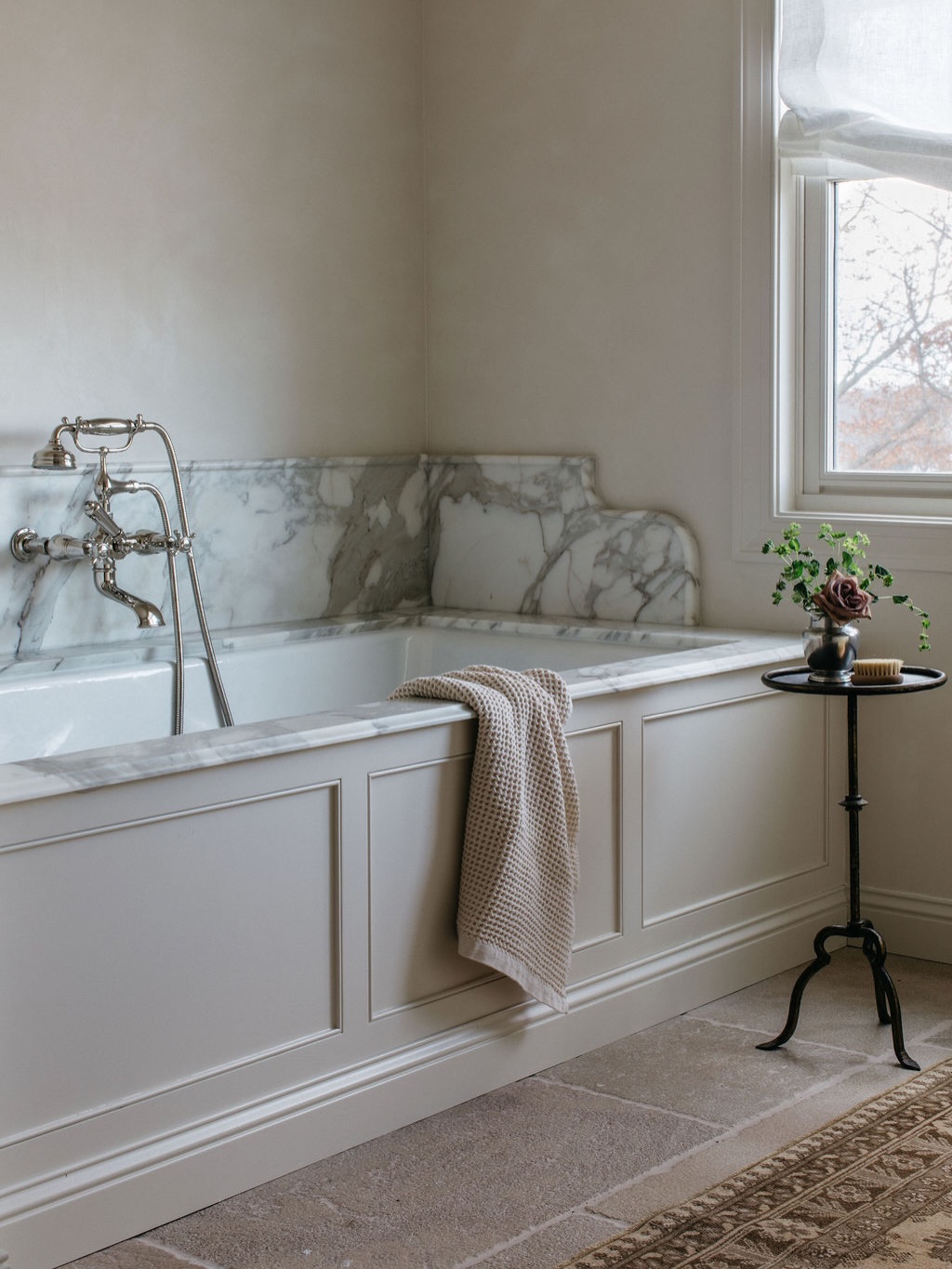 17 Dreamy Bedroom With Bathtub Ideas You’ll Want To Copy Right Now 11 bedroom with bathtub