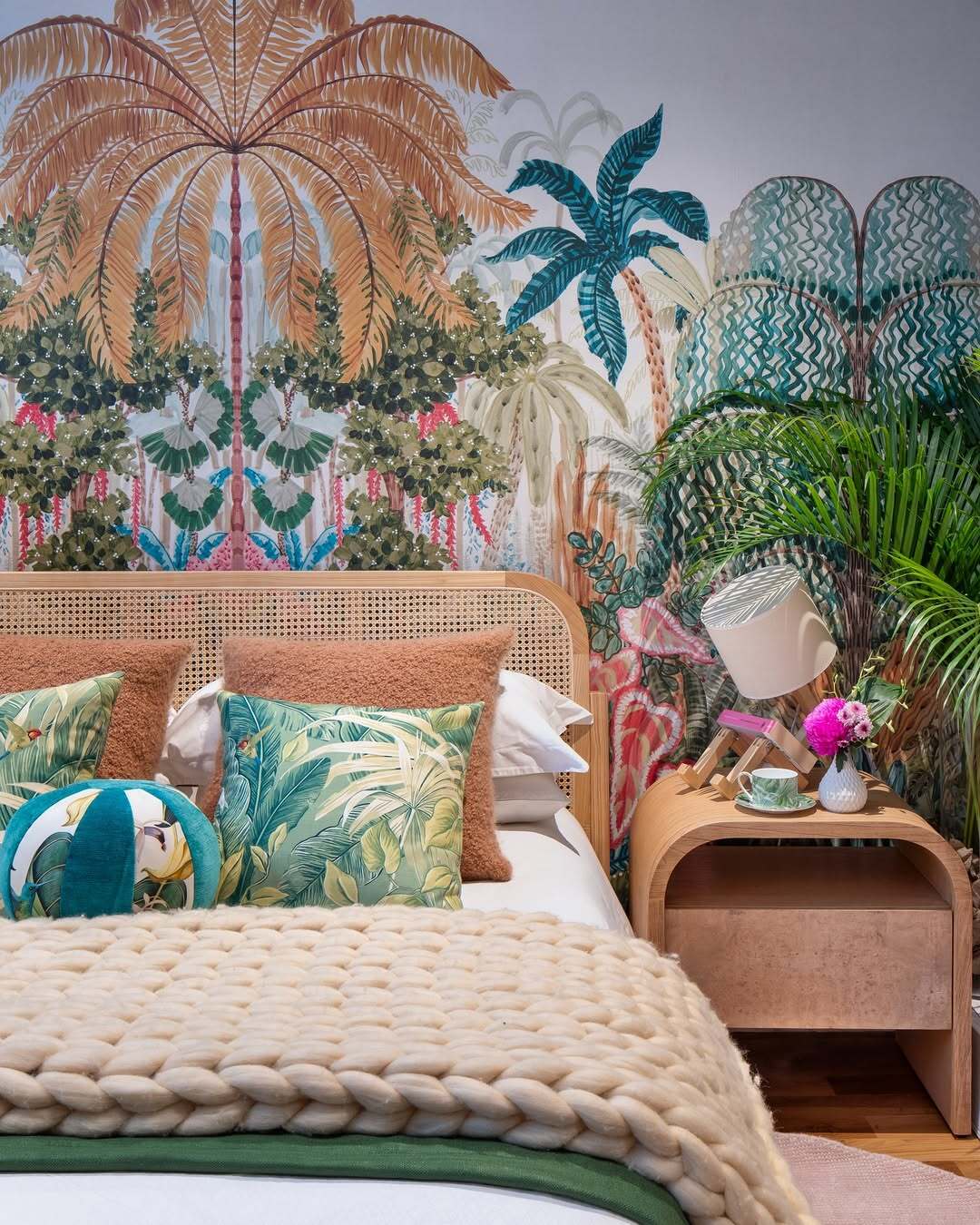 23 Dreamy Tropical Bedroom Design Ideas (With Photos You’ll Want To Copy) 17 tropical bedroom design