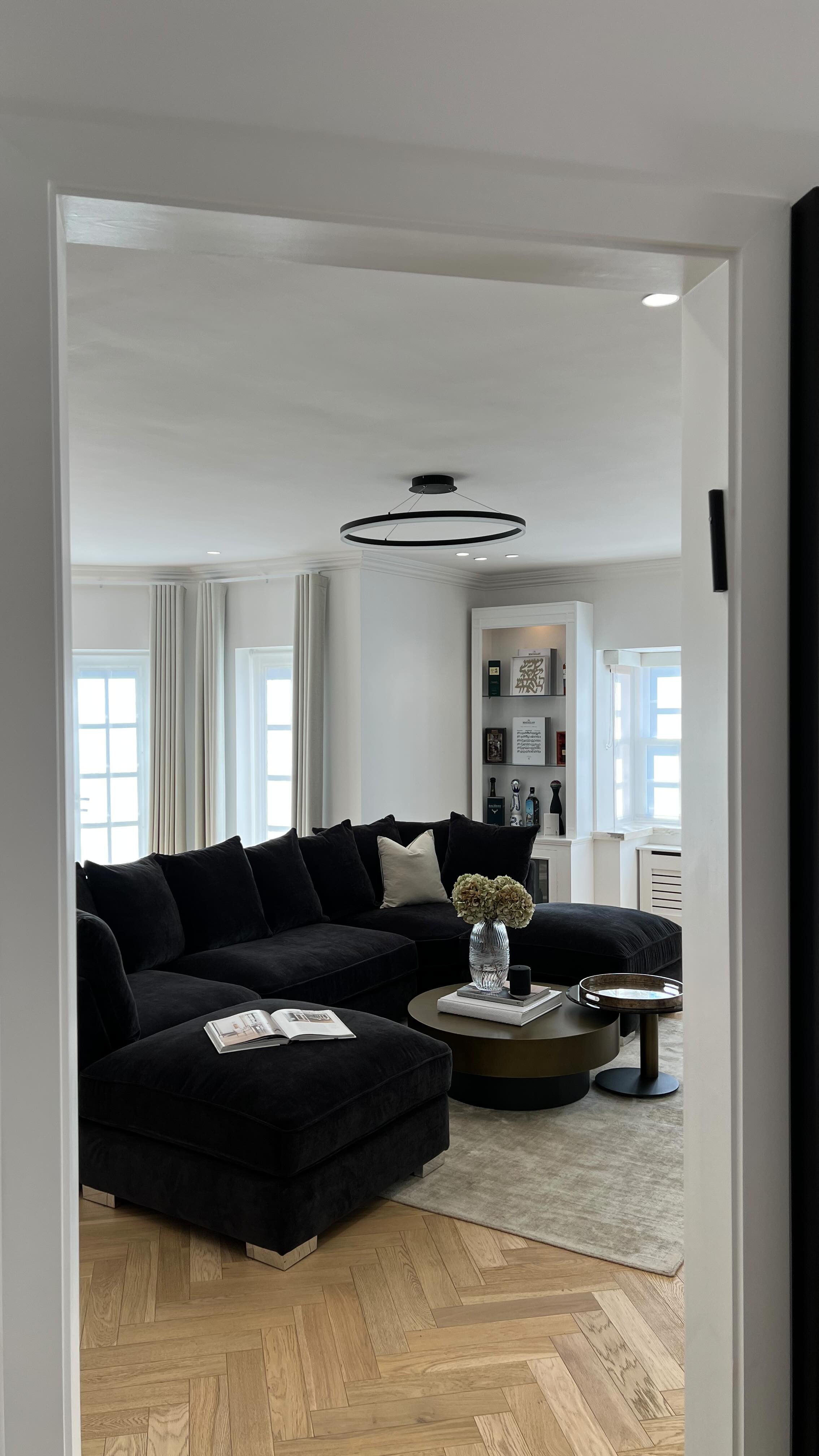 24 Chic Chesterfield Sofa Living Room Ideas To Copy Right Now (With Photos) 6 chesterfield sofa living room