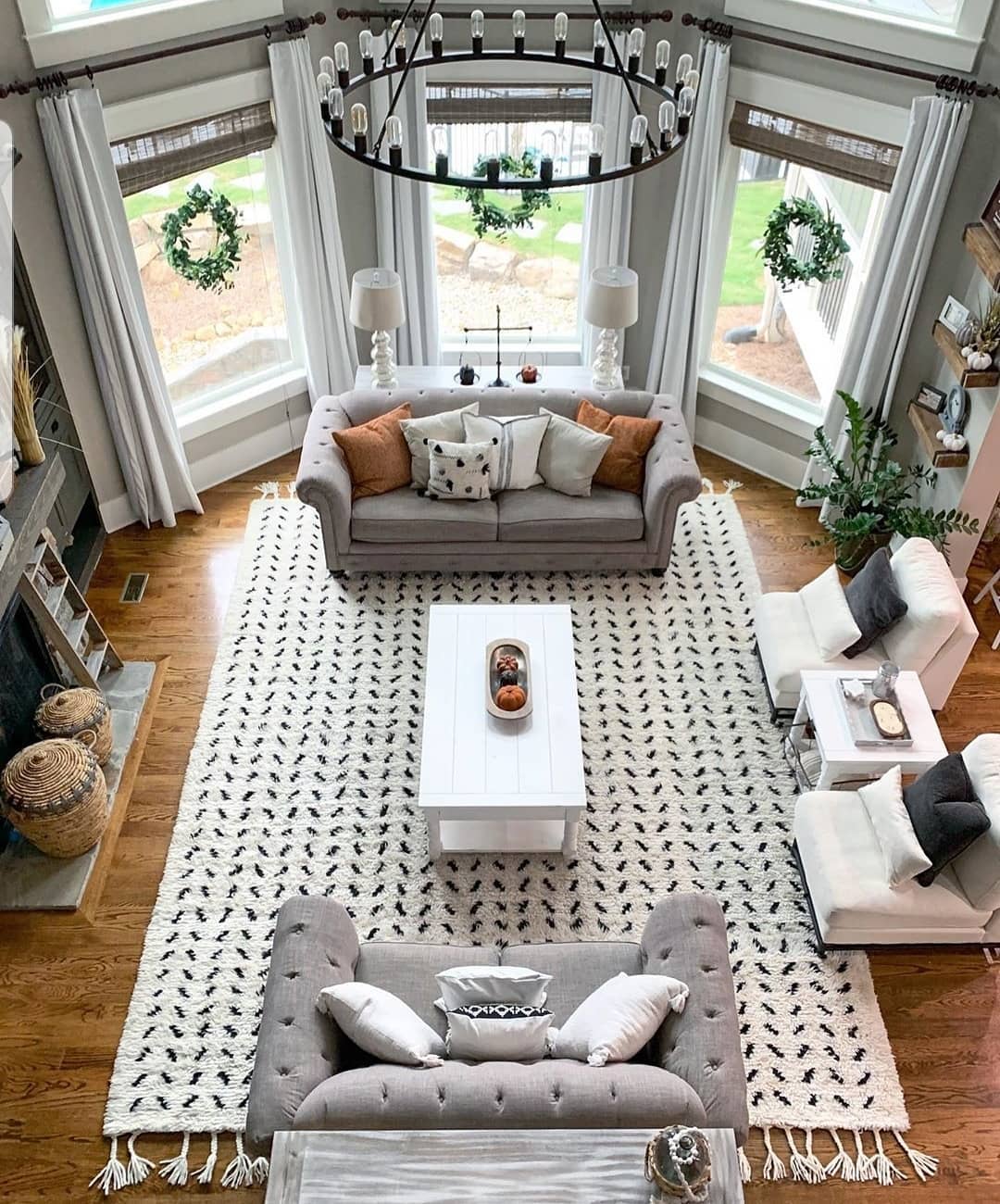 28 Farmhouse Living Room Ideas With Pictures For A Cozy, Charming Home 15 farmhouse living room