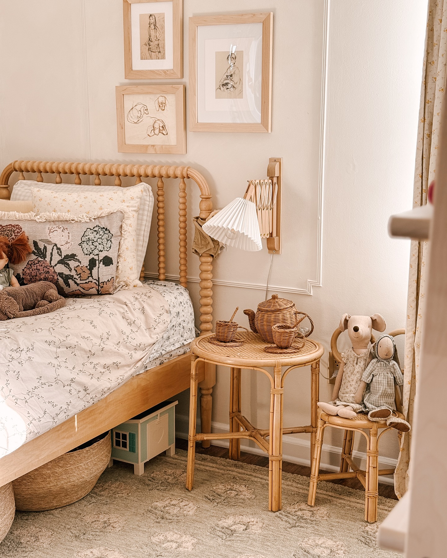 21 Vintage Rug Bedroom Ideas For A Cozy, Character-Filled Retreat (With 21 Inspiring Images) 17 vintage rug bedroom