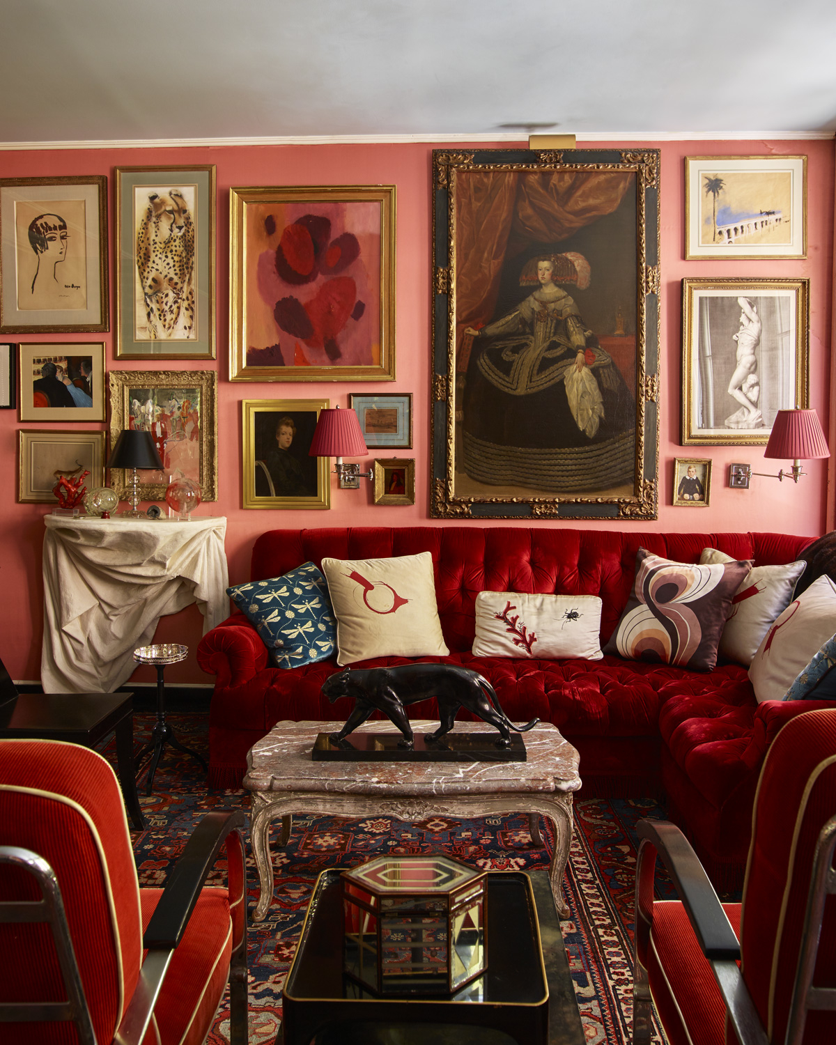 25 Maximalist Living Room Ideas: Bold, Eclectic Decor Inspiration In 25 Stunning Images 19 maximalist living room