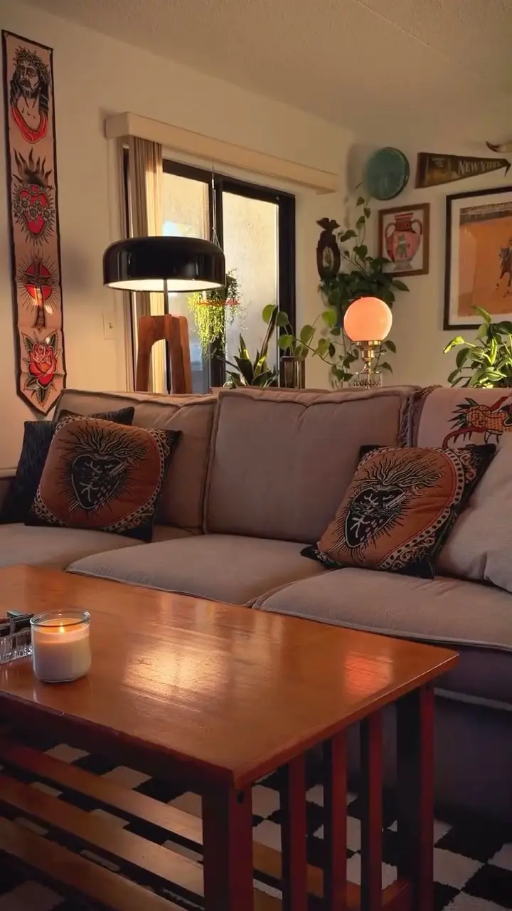 25 Maximalist Living Room Ideas: Bold, Eclectic Decor Inspiration In 25 Stunning Images 20 maximalist living room