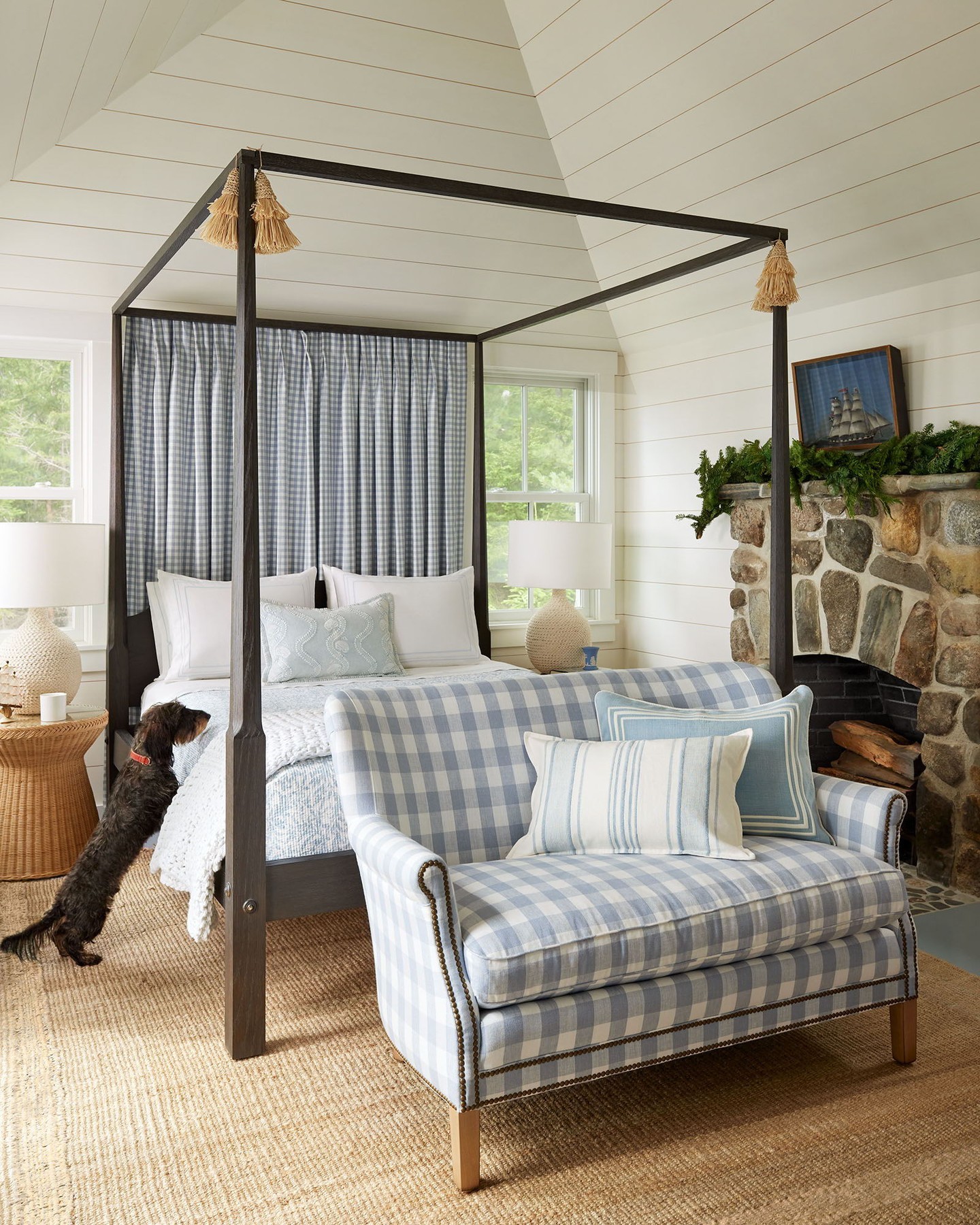 28 Cozy Jute Rug Bedroom Ideas To Copy Now (Stunning Inspiration + Styling Tips) 12 jute rug bedroom