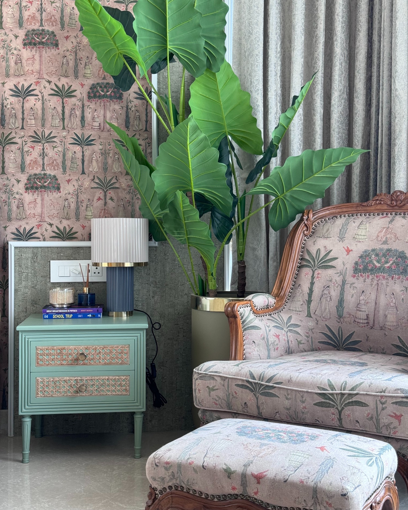 23 Dreamy Tropical Bedroom Design Ideas (With Photos You’ll Want To Copy) 14 tropical bedroom design