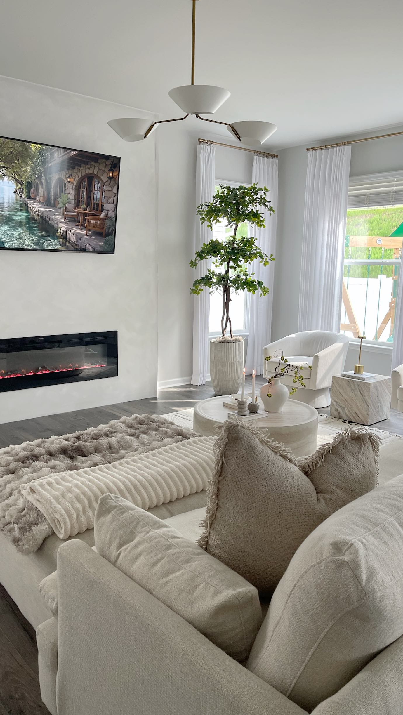 29 Organic Modern Living Room Ideas To Copy Now (With Stunning Cozy-Chic Images) 8 organic modern living room