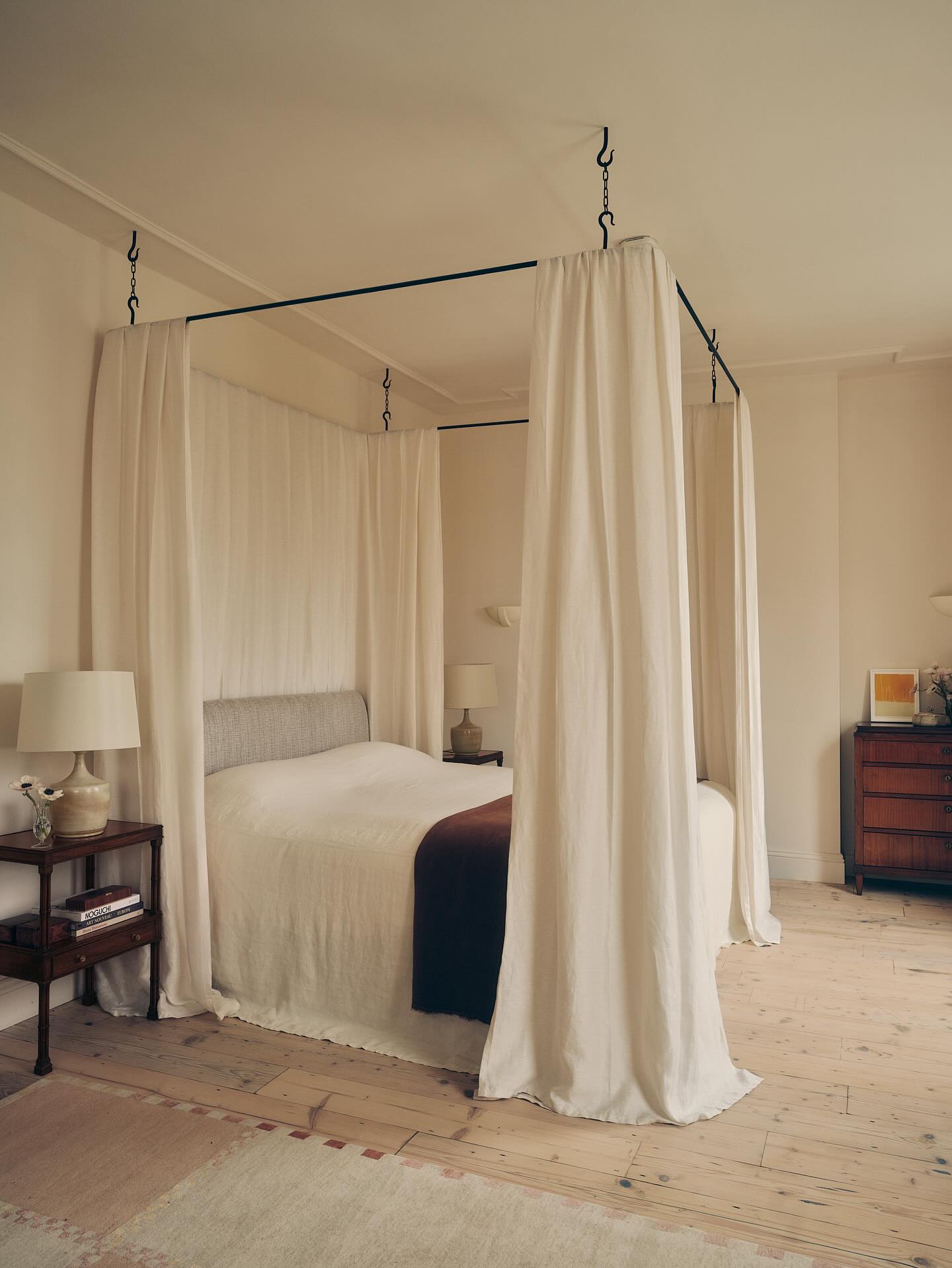 four poster bed bedroom