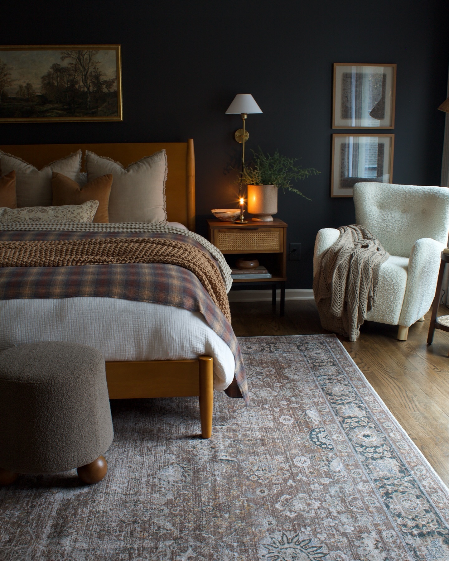 21 Vintage Rug Bedroom Ideas For A Cozy, Character-Filled Retreat (With 21 Inspiring Images) 1 vintage rug bedroom